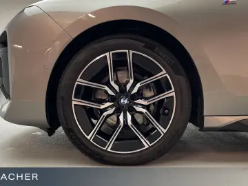 740d A xDrive M-Sport,SkyLou,AHK,DAProf,360°,STH