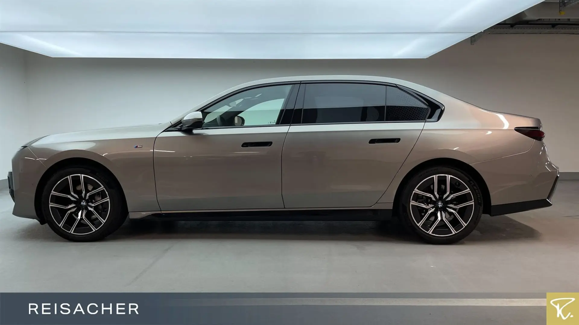 740d A xDrive M-Sport,SkyLou,AHK,DAProf,360°,STH