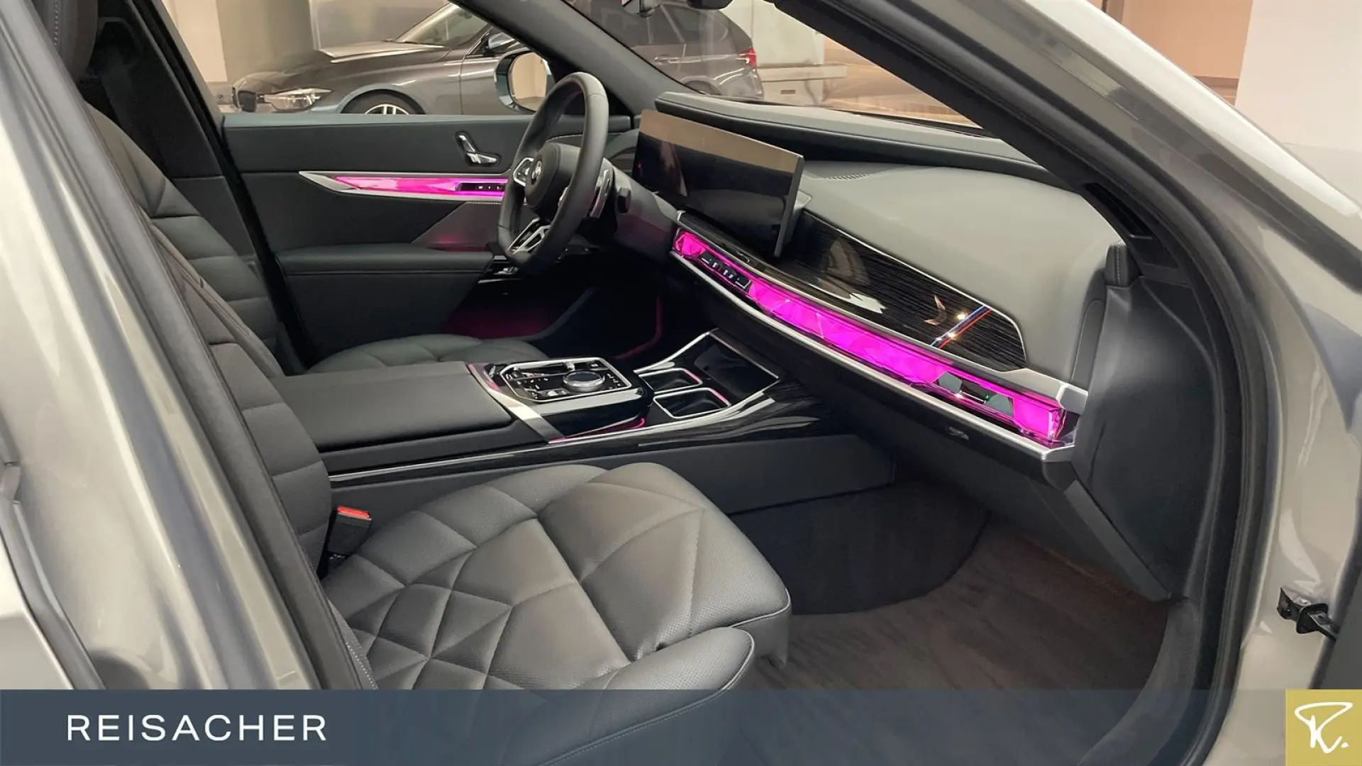 740d A xDrive M-Sport,SkyLou,AHK,DAProf,360°,STH