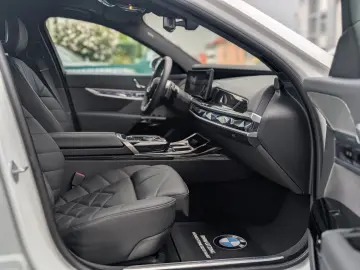 740d xDrive M-Sportpaket ShadowLine Iconic SoftC