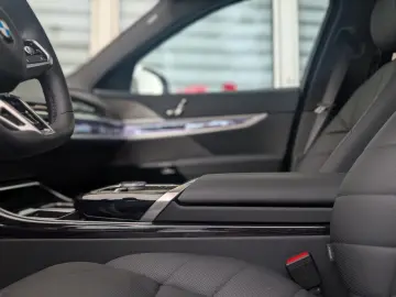 740d xDrive M-Sportpaket ShadowLine Iconic SoftC