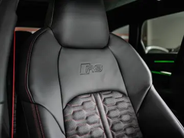 RS6 4.0 TFSI quattro PANO B&O STHZ KERAMIK MTM