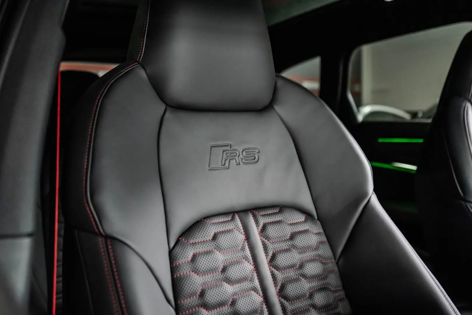 RS6 4.0 TFSI quattro PANO B&O STHZ KERAMIK MTM