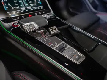 RS6 4.0 TFSI quattro PANO B&O STHZ KERAMIK MTM