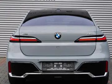 740d xDrive M Sport ICONIC LUFT AUTOBAHN SKY