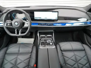 740d xDrive M Sport ICONIC LUFT AUTOBAHN SKY