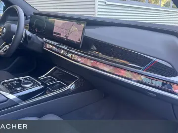 740d xDrive M-Sport Navi StdHz ACC Pano 360°