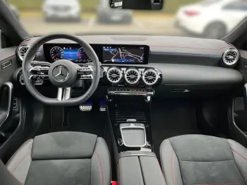 CLA 200 d Coupé AMG Multibeam*AHK*KAM*Distronic*