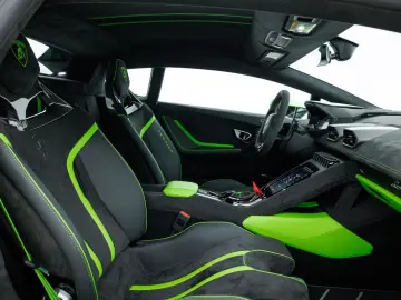 Huracán Tecnica MY23 I Full Xpel I Carbon rear s