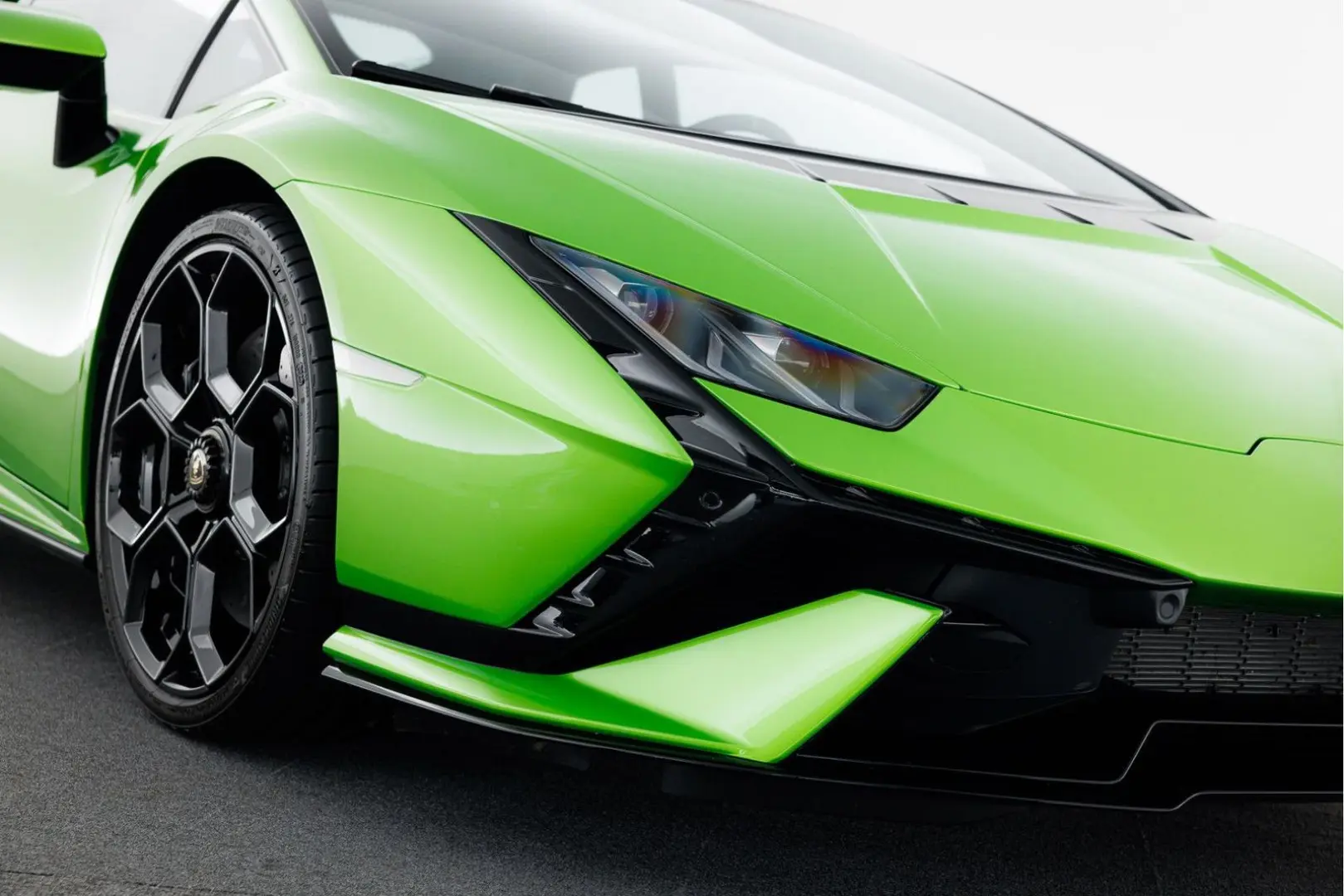 Huracán Tecnica MY23 I Full Xpel I Carbon rear s