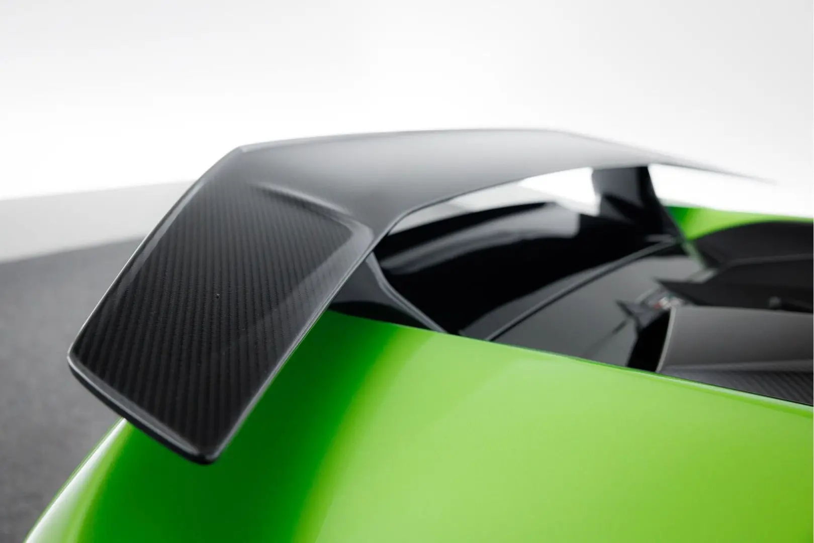 Huracán Tecnica MY23 I Full Xpel I Carbon rear s