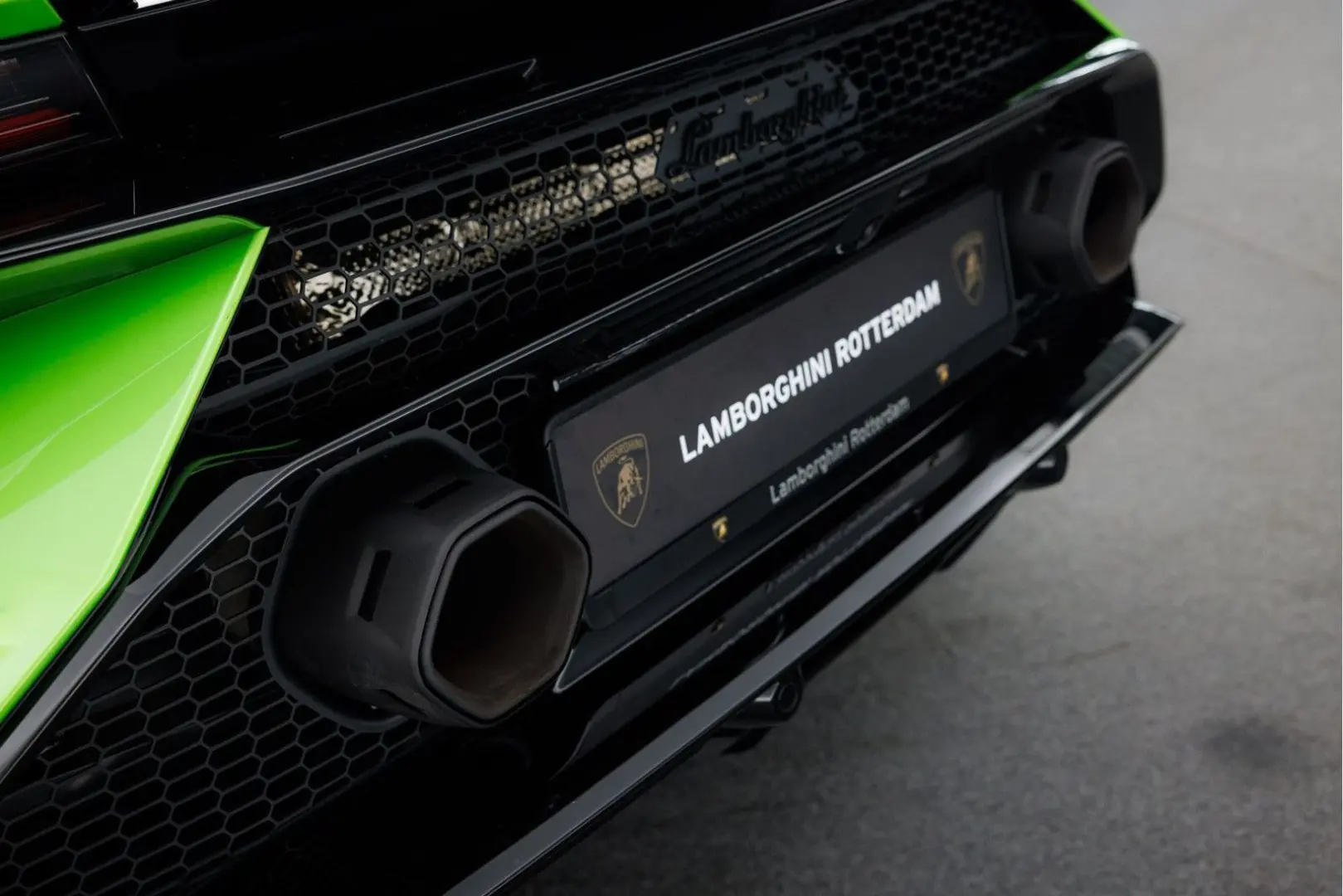 Huracán Tecnica MY23 I Full Xpel I Carbon rear s