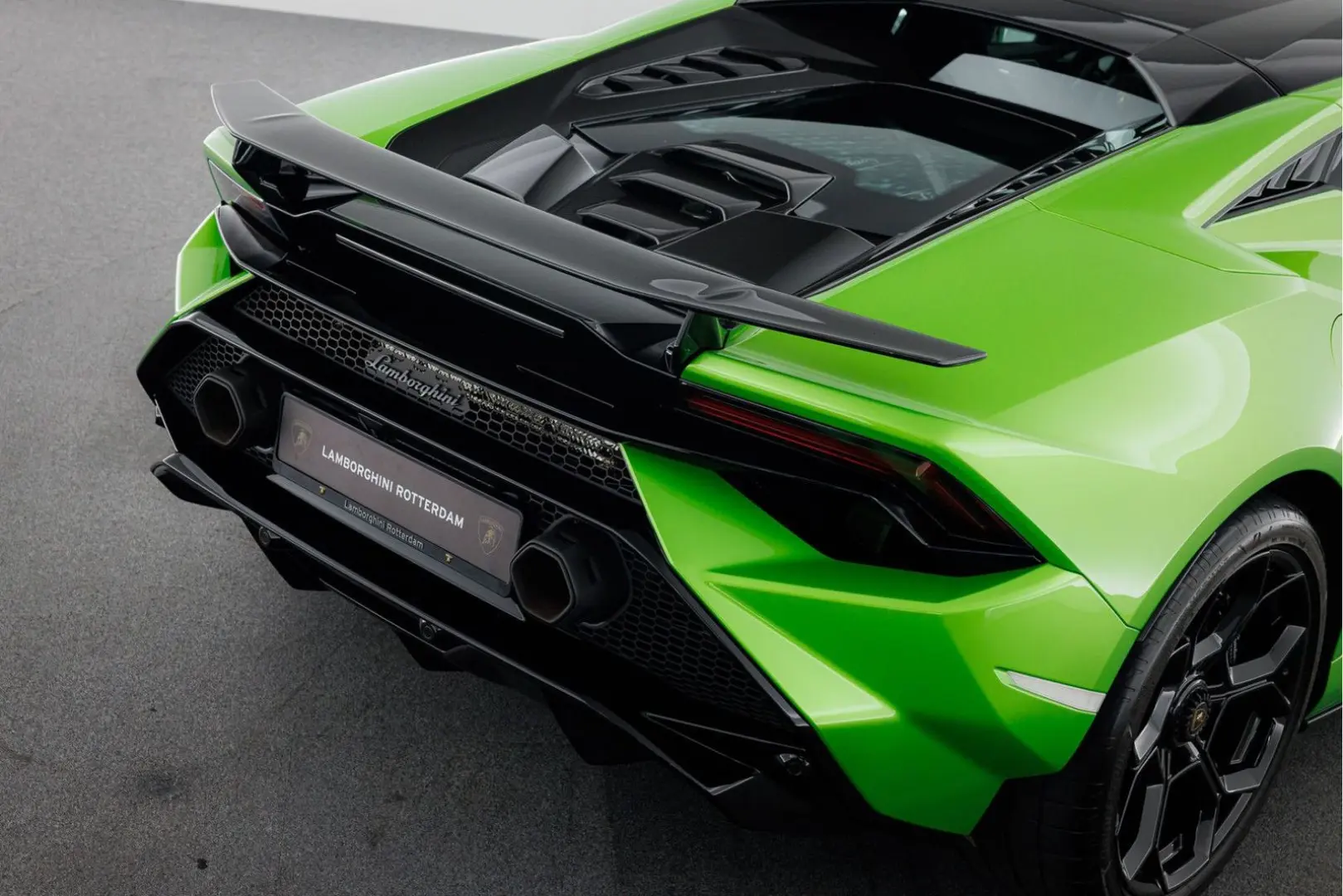 Huracán Tecnica MY23 I Full Xpel I Carbon rear s