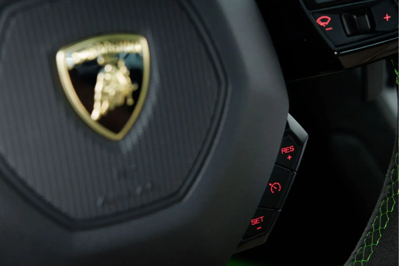 Huracán Tecnica MY23 I Full Xpel I Carbon rear s