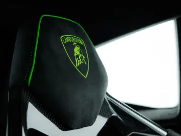 Huracán Tecnica MY23 I Full Xpel I Carbon rear s