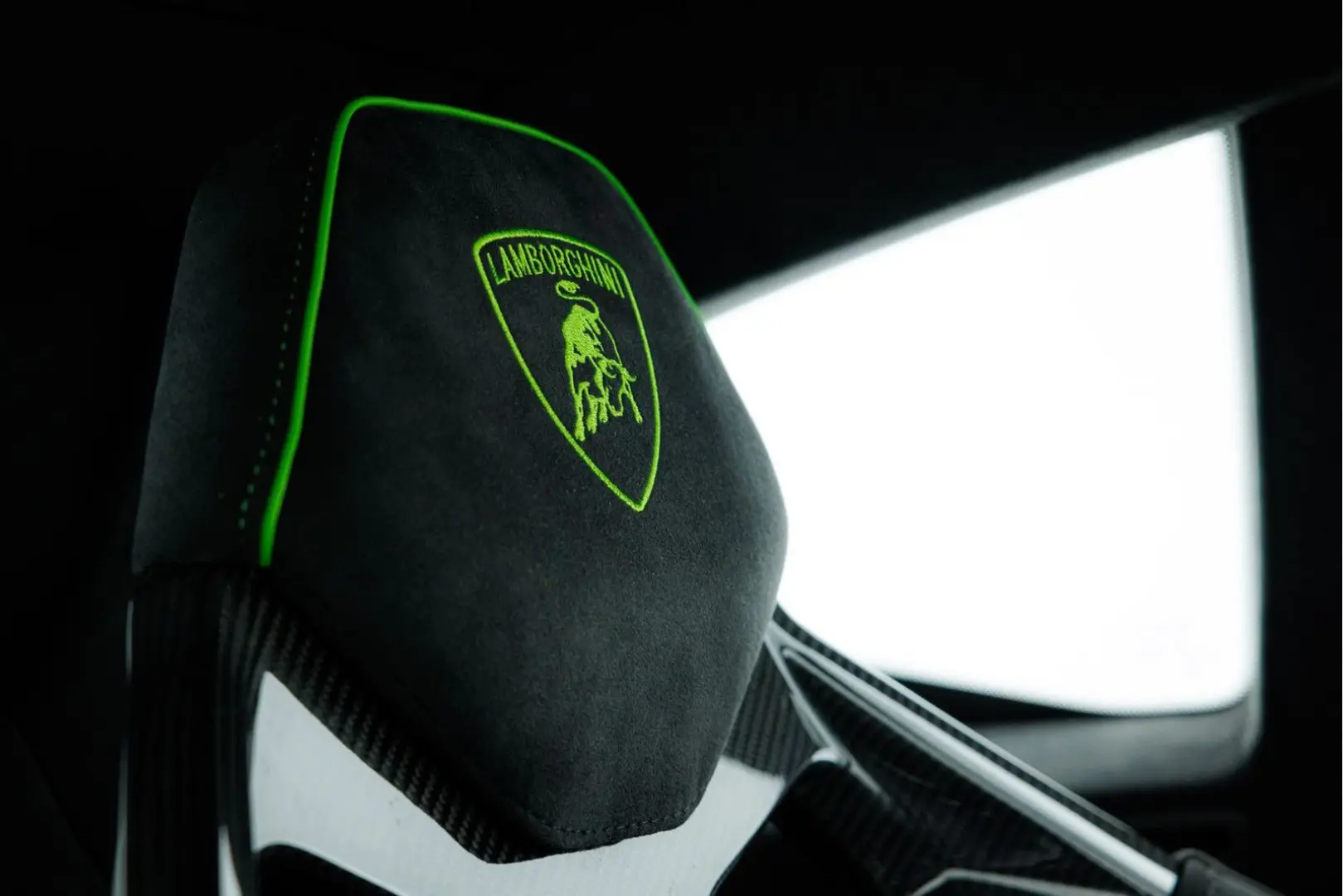 Huracán Tecnica MY23 I Full Xpel I Carbon rear s
