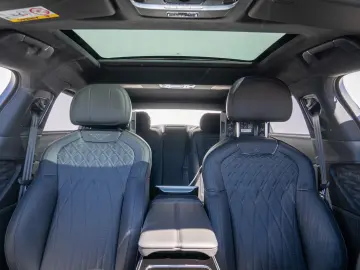 Flying Spur Azure V8 *Naim, Rotating Display*