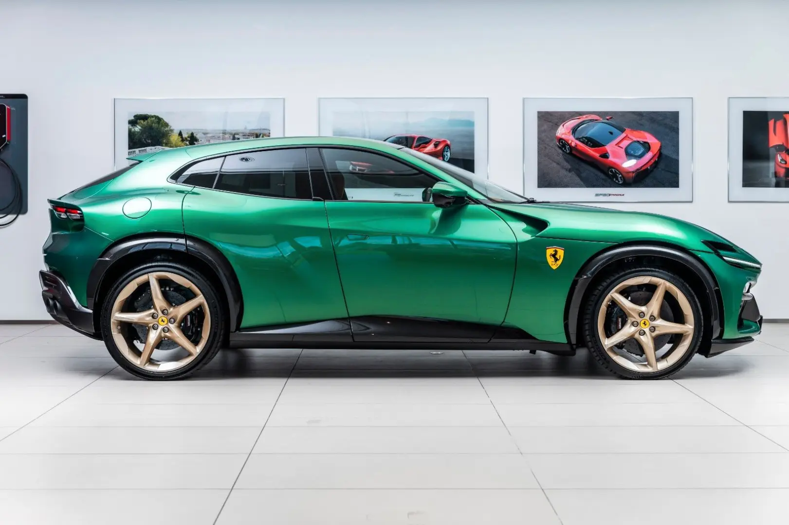 Purosangue V12 DCT 4WD