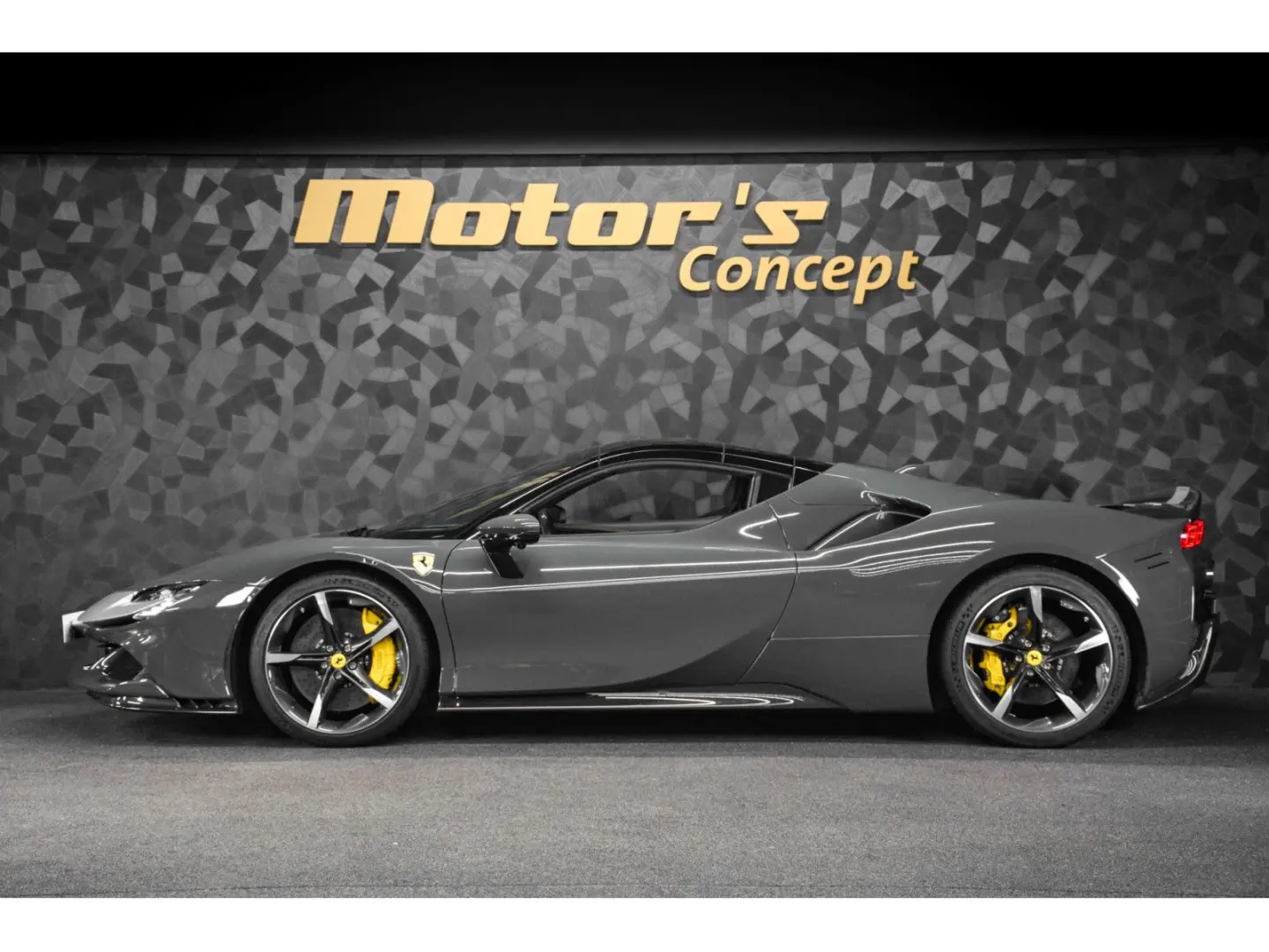SF90 Spider V8 - FULL CARBON
