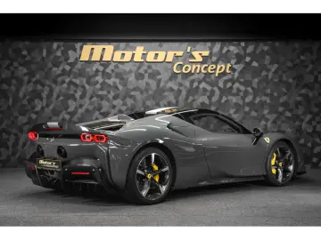 SF90 Spider V8 - FULL CARBON