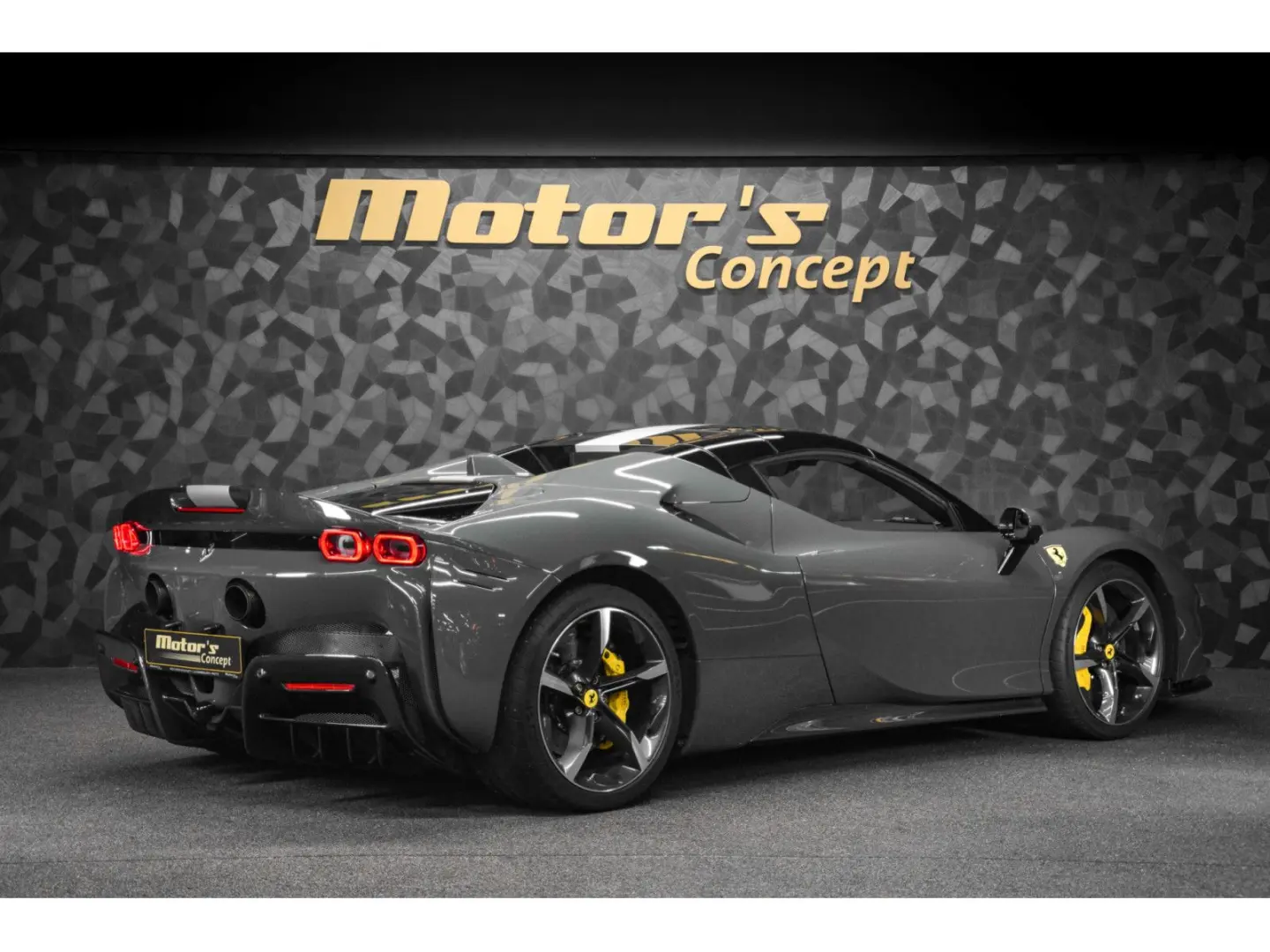 SF90 Spider V8 - FULL CARBON