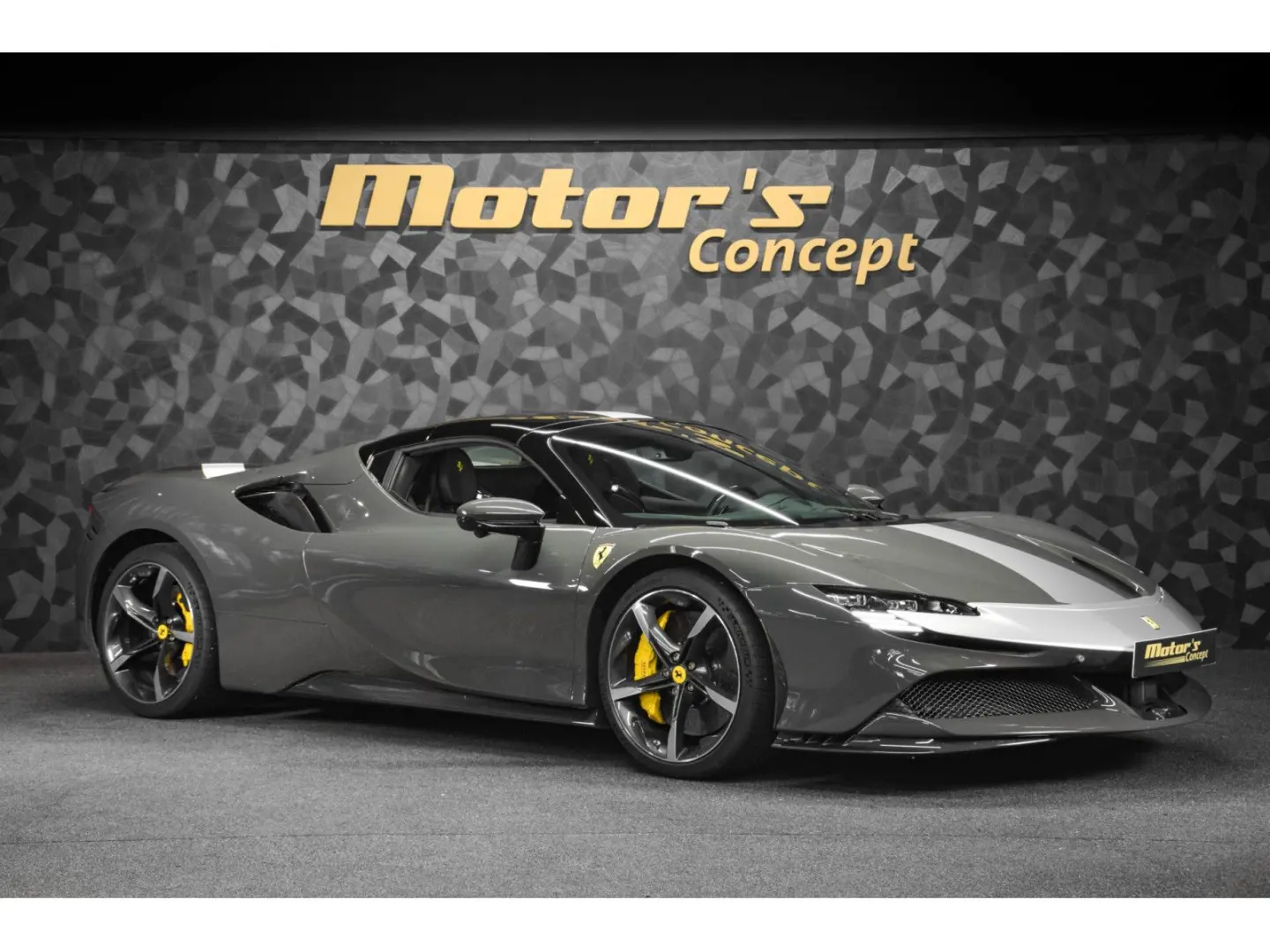 SF90 Spider V8 - FULL CARBON