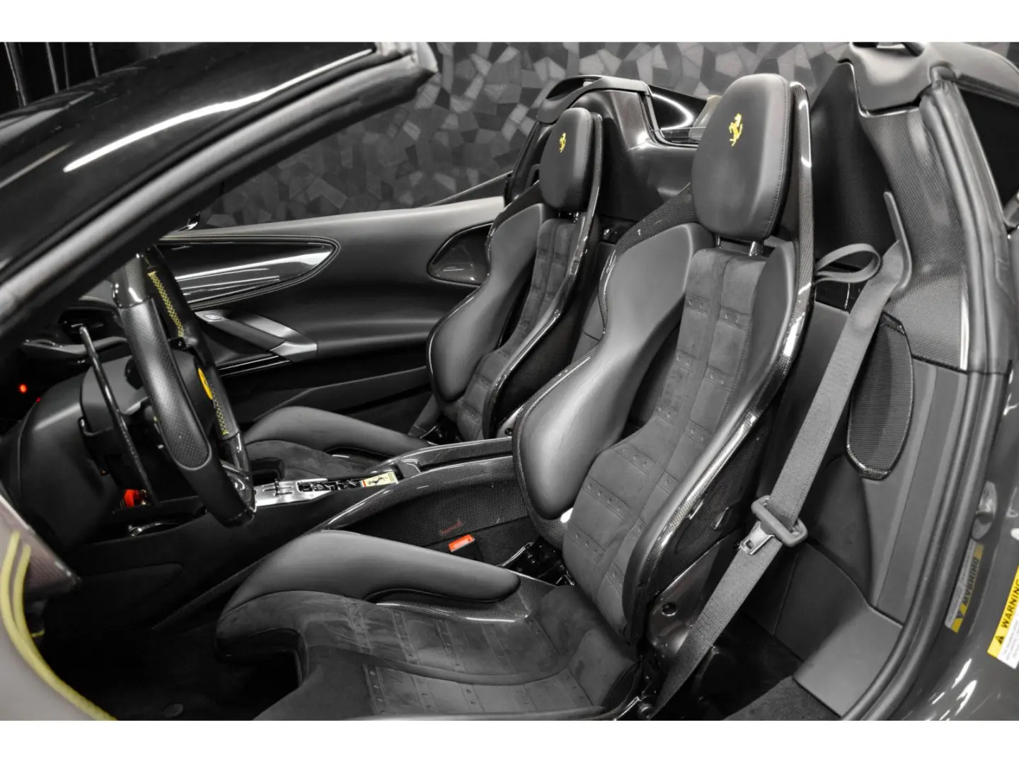 SF90 Spider V8 - FULL CARBON
