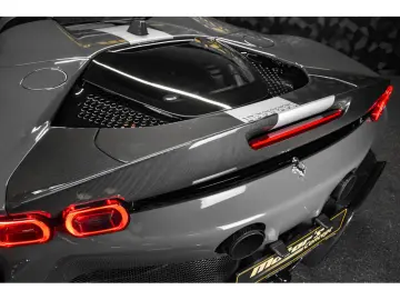 SF90 Spider V8 - FULL CARBON