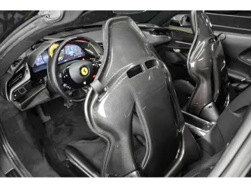 SF90 Spider V8 - FULL CARBON