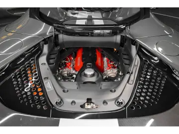 SF90 Spider V8 - FULL CARBON