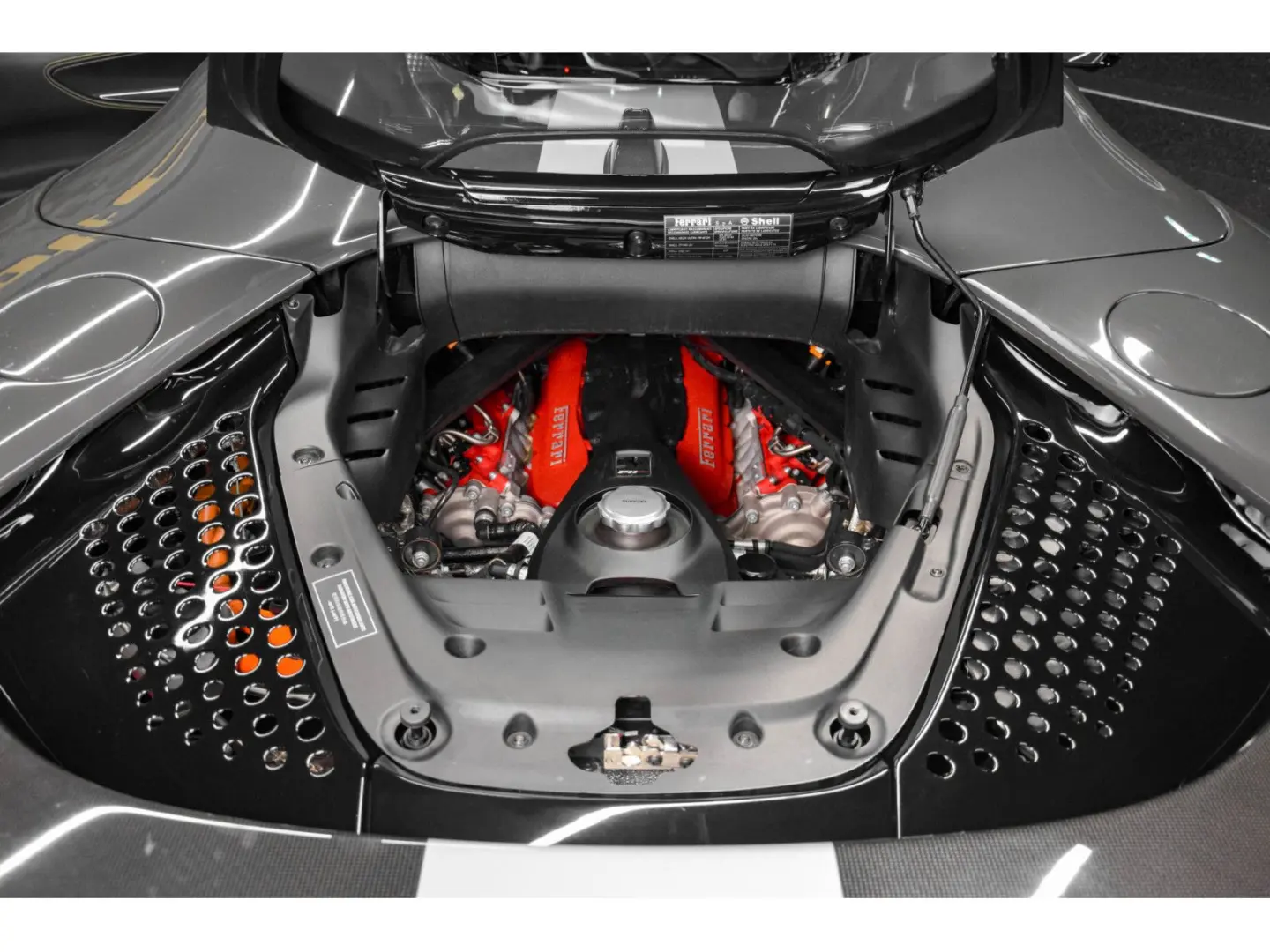 SF90 Spider V8 - FULL CARBON