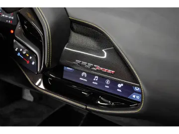 SF90 Spider V8 - FULL CARBON