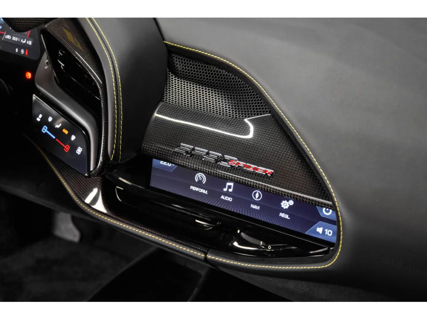 SF90 Spider V8 - FULL CARBON