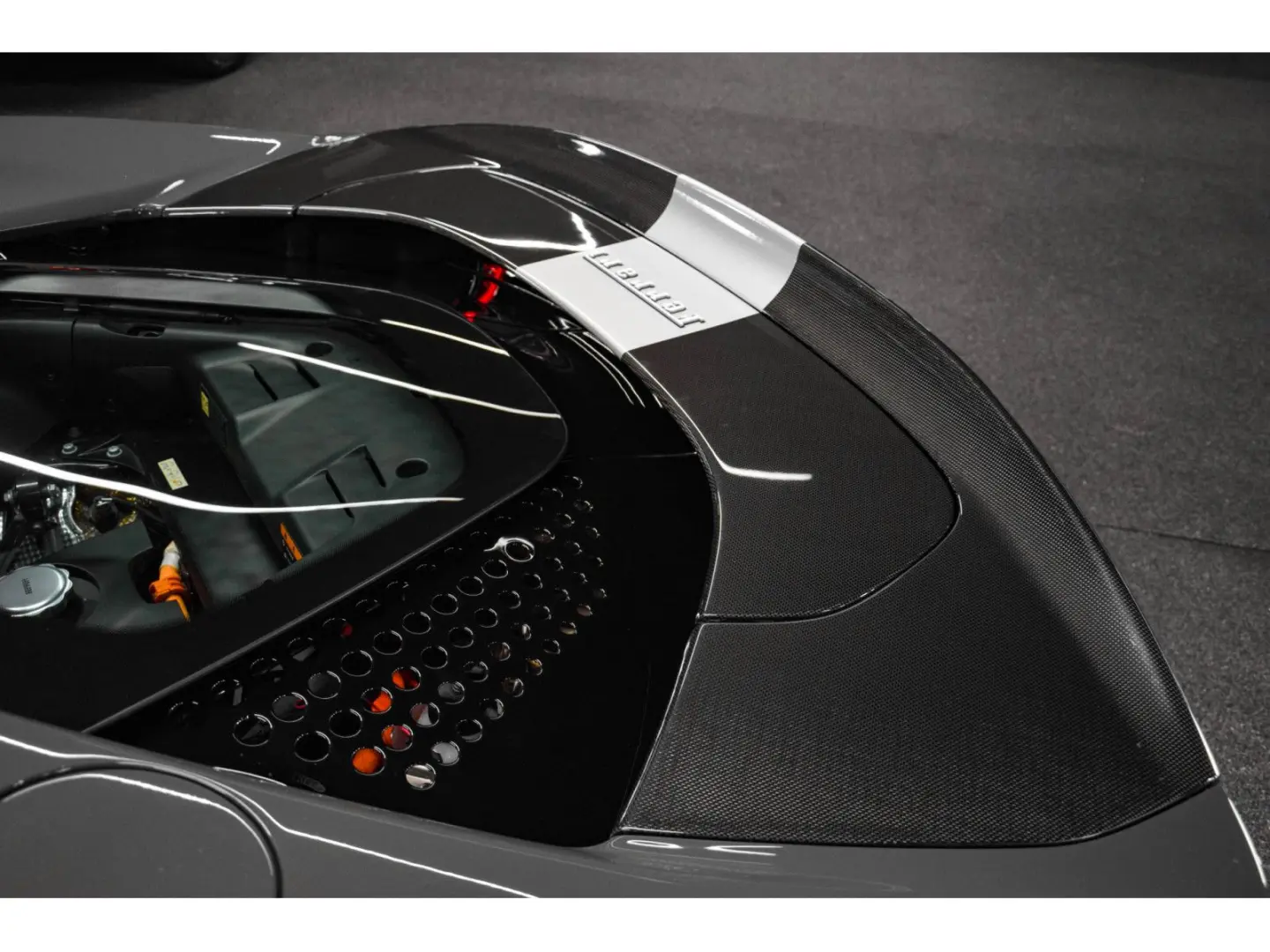 SF90 Spider V8 - FULL CARBON