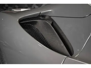 SF90 Spider V8 - FULL CARBON