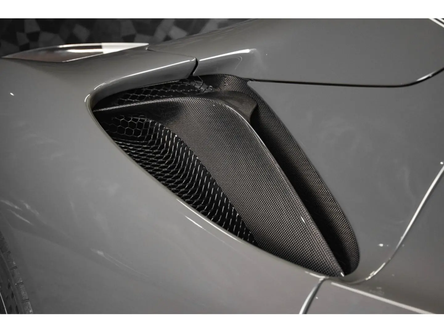 SF90 Spider V8 - FULL CARBON