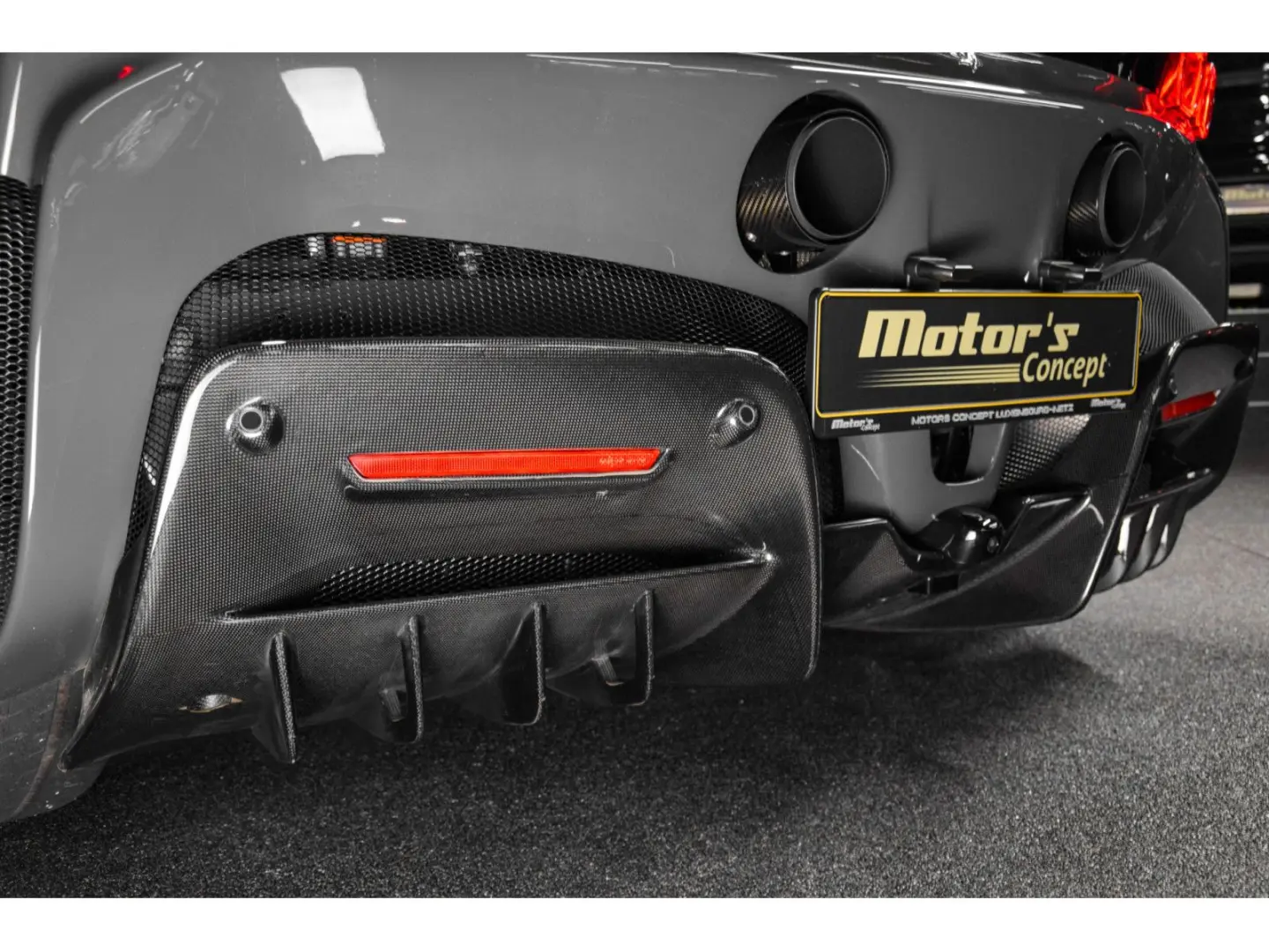 SF90 Spider V8 - FULL CARBON