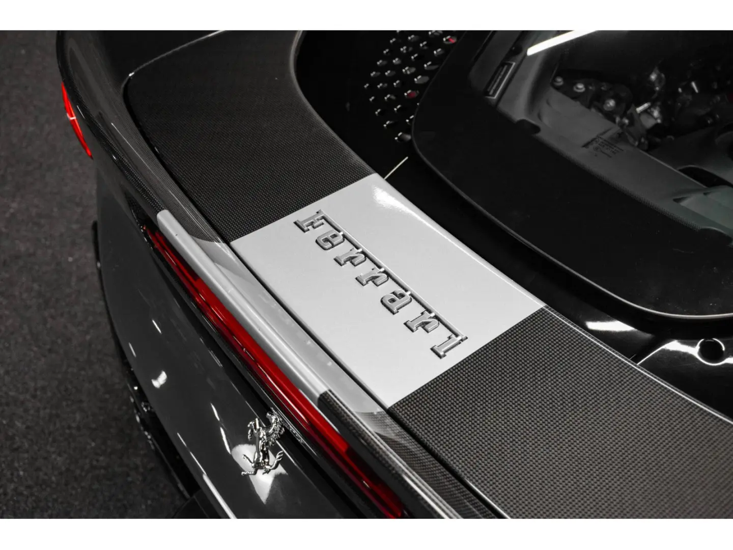 SF90 Spider V8 - FULL CARBON