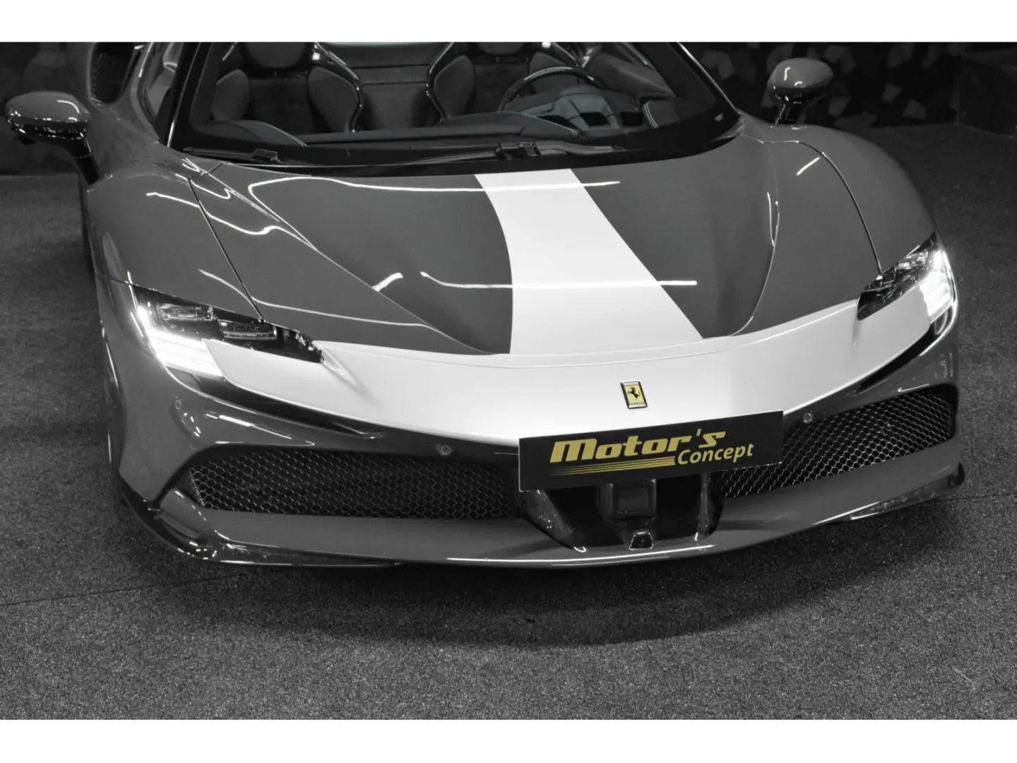 SF90 Spider V8 - FULL CARBON
