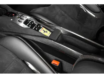 SF90 Spider V8 - FULL CARBON