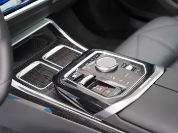 740d xDrive M Sport
