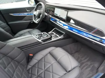 740d xDrive M Sport