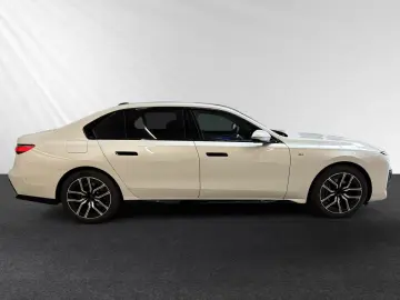 740d xDrive M Sport|SkyLounge|Standheizung