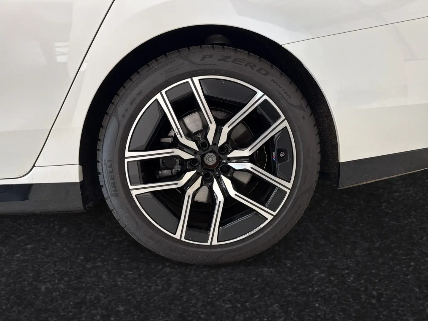740d xDrive M Sport|SkyLounge|Standheizung