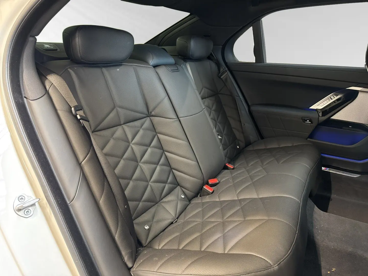 740d xDrive M Sport|SkyLounge|Standheizung