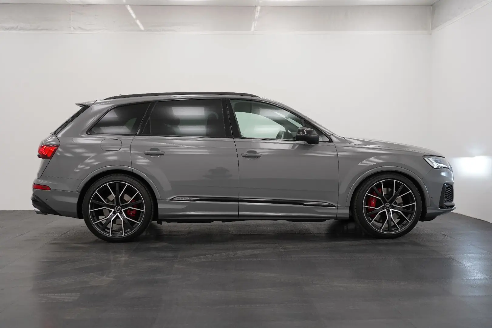 SQ7 V8 Competition plus*PANO*MatrixLED*Valcona*