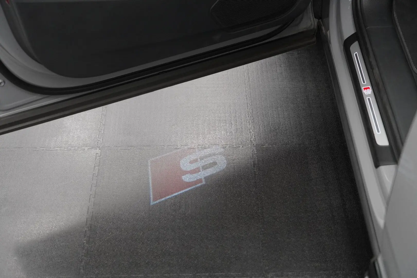 SQ7 V8 Competition plus*PANO*MatrixLED*Valcona*