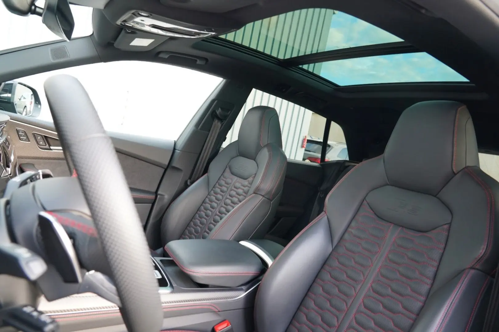 RSQ8 4.0TFSI quattro INDIVIDUAL DYNAMIK+ PANO