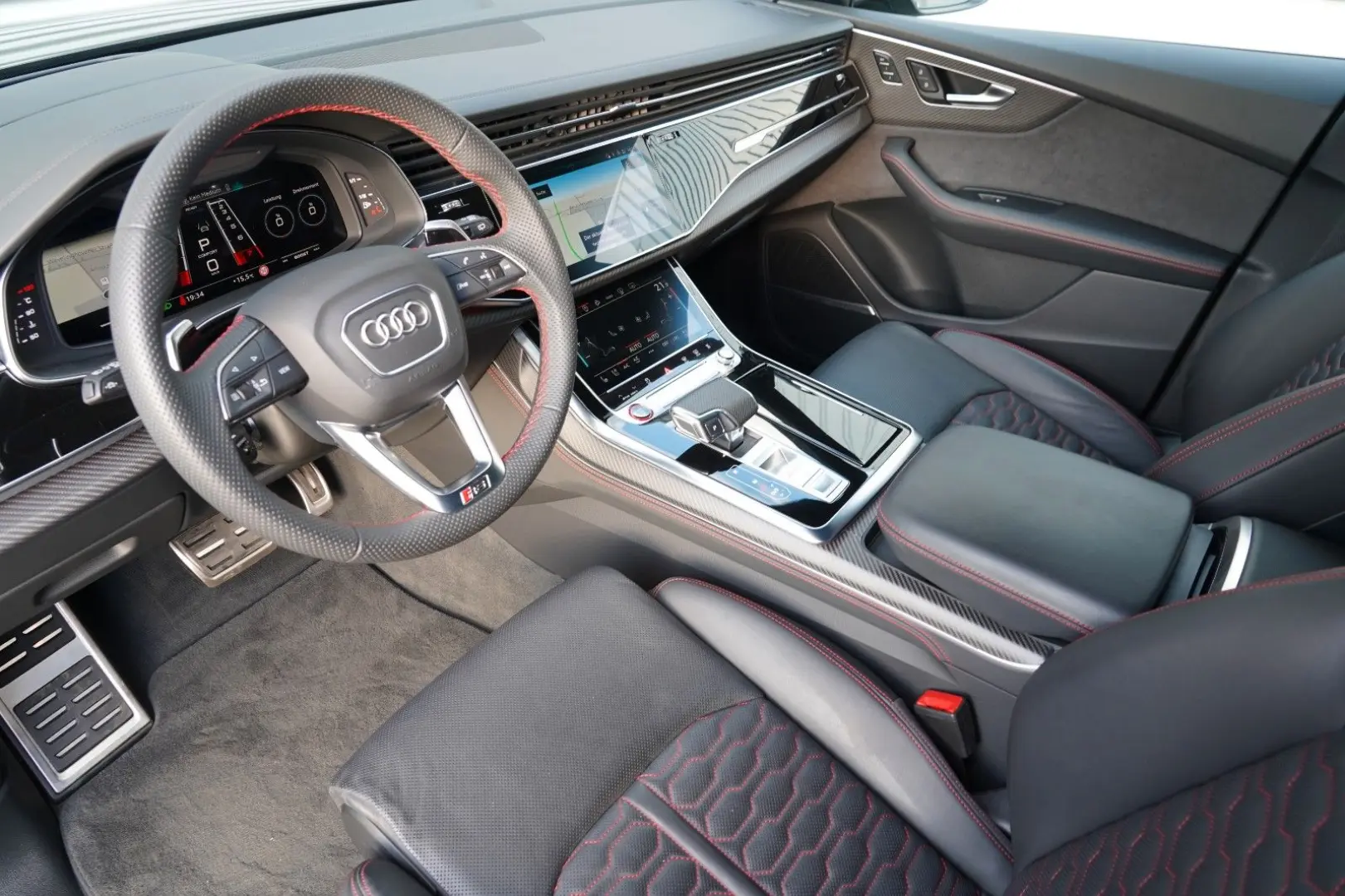 RSQ8 4.0TFSI quattro INDIVIDUAL DYNAMIK+ PANO