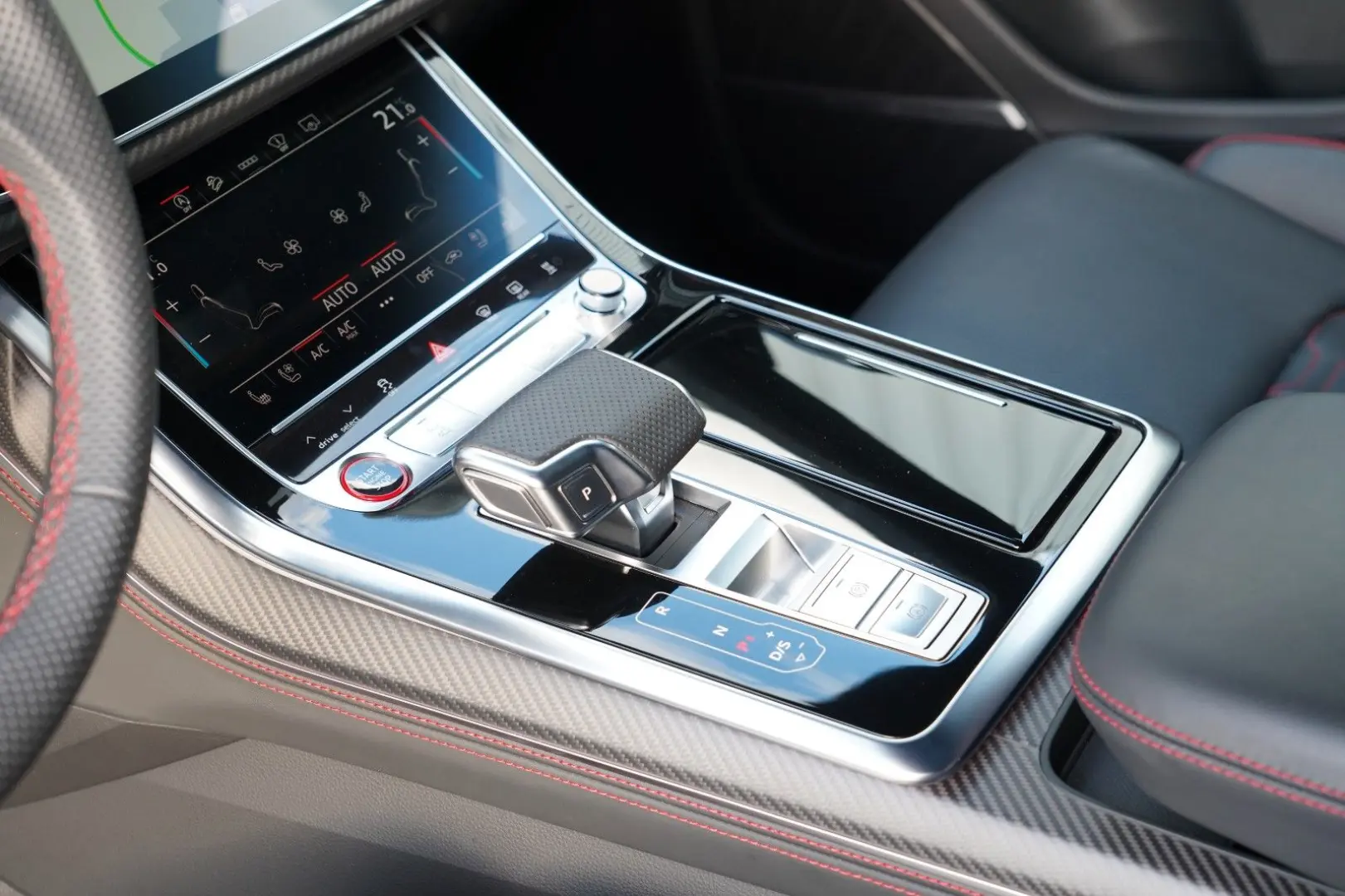 RSQ8 4.0TFSI quattro INDIVIDUAL DYNAMIK+ PANO